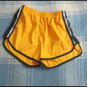 NIKE SHORTS SIZE S/M